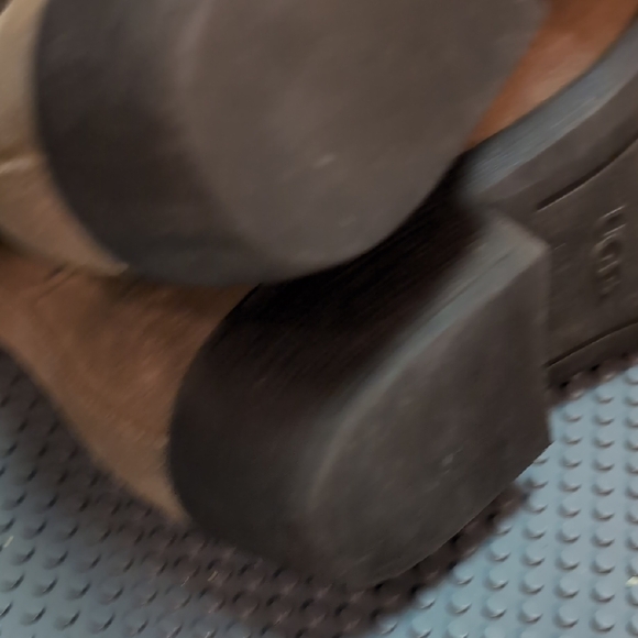 Ugg Heeled Chelsea Style Boots - Picture 8 of 9